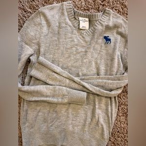 Abercrombie kids gray sweater size 8